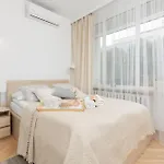 Bright Srodmiescie By Renters *