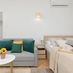 Apartment Bright Srodmiescie By Renters