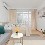 Apartment Bright Srodmiescie By Renters