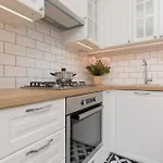Bright Srodmiescie By Renters Apartment Warsaw