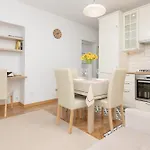 Bright Srodmiescie By Renters *