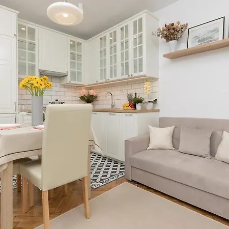 Bright Srodmiescie By Renters *