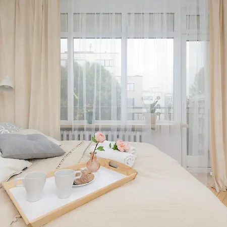 Bright Srodmiescie By Renters Apartment Warsaw