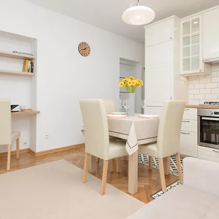 Bright Srodmiescie By Renters *