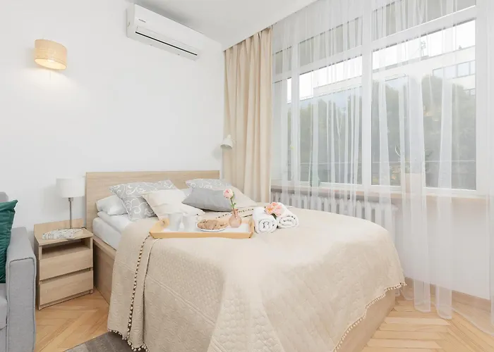 Bright Srodmiescie By Renters *