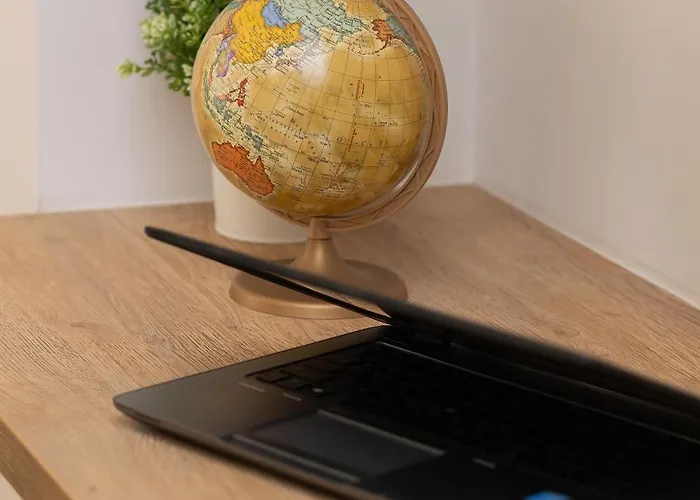 Bright Srodmiescie By Renters Apartman *