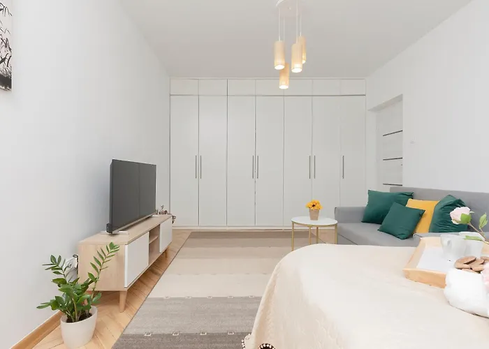 Bright Srodmiescie By Renters Apartman *