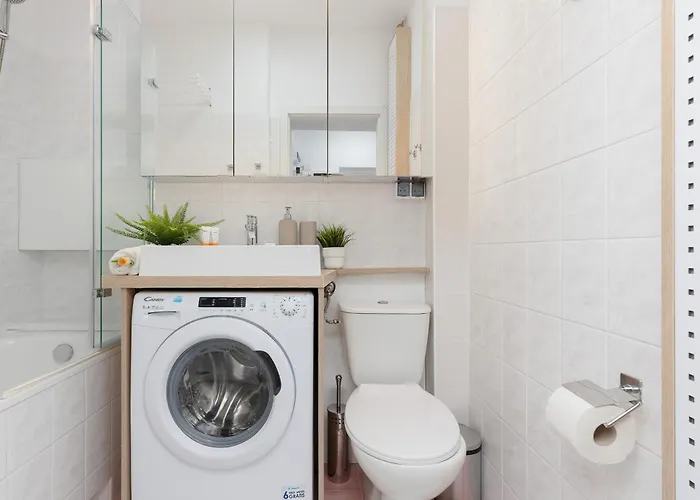 Bright Srodmiescie By Renters Apartman