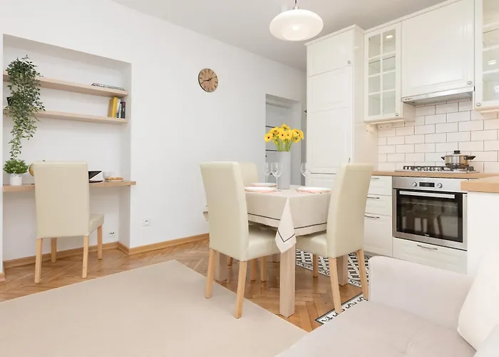 Bright Srodmiescie By Renters *