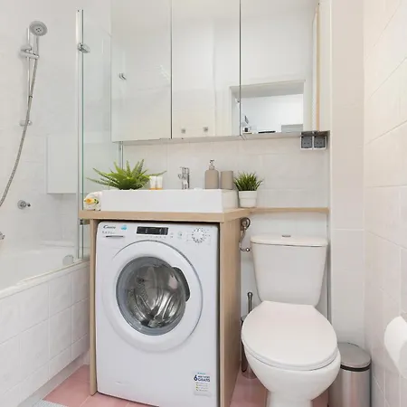 아파트 Bright Srodmiescie By Renters *