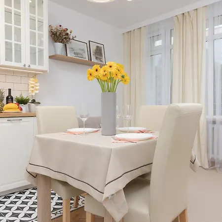 아파트 Bright Srodmiescie By Renters *