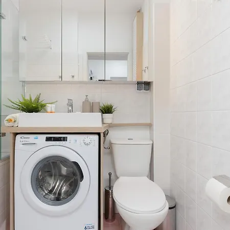 Bright Srodmiescie By Renters 아파트