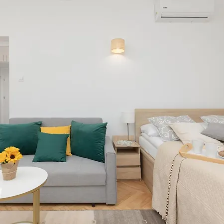 아파트 Bright Srodmiescie By Renters