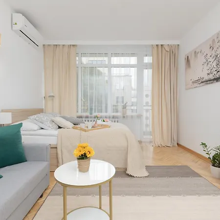 아파트 Bright Srodmiescie By Renters